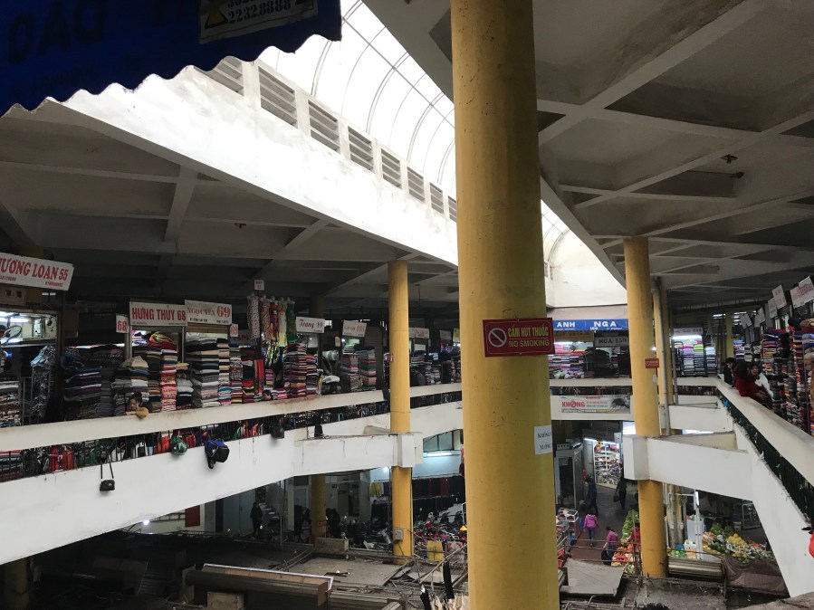 The fabric market at Hom